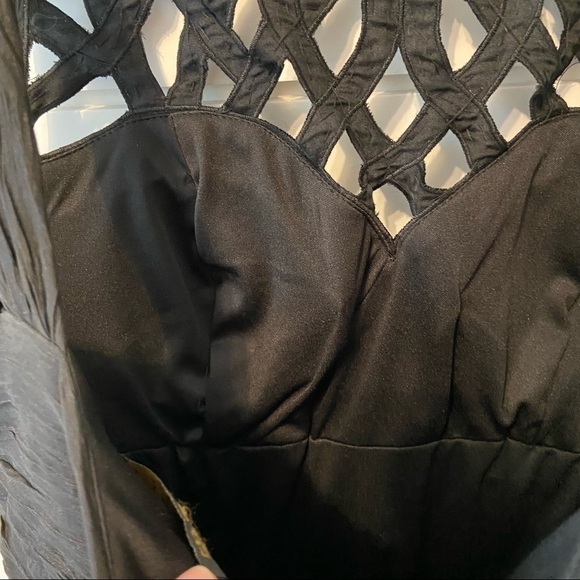 Ignite Evenings | Black Midi Length Embellished Sweetheart Formal Dress Size 10 - Picture 12 of 16